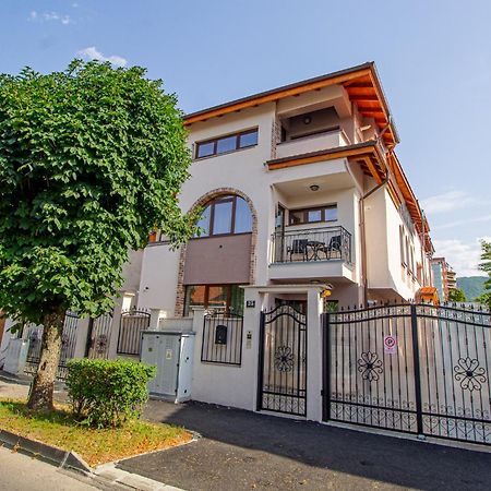 Cozy Brand New Boutique Aparthotel Braşov Esterno foto