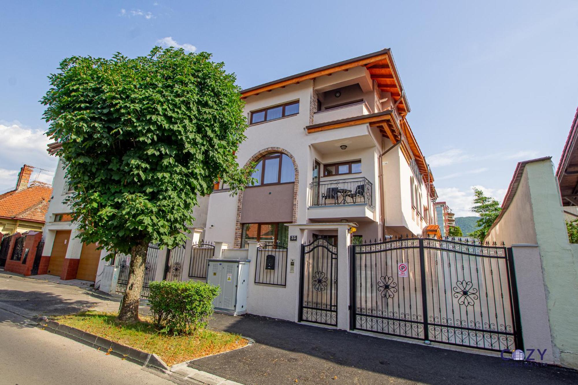 Cozy Brand New Boutique Aparthotel Braşov Esterno foto