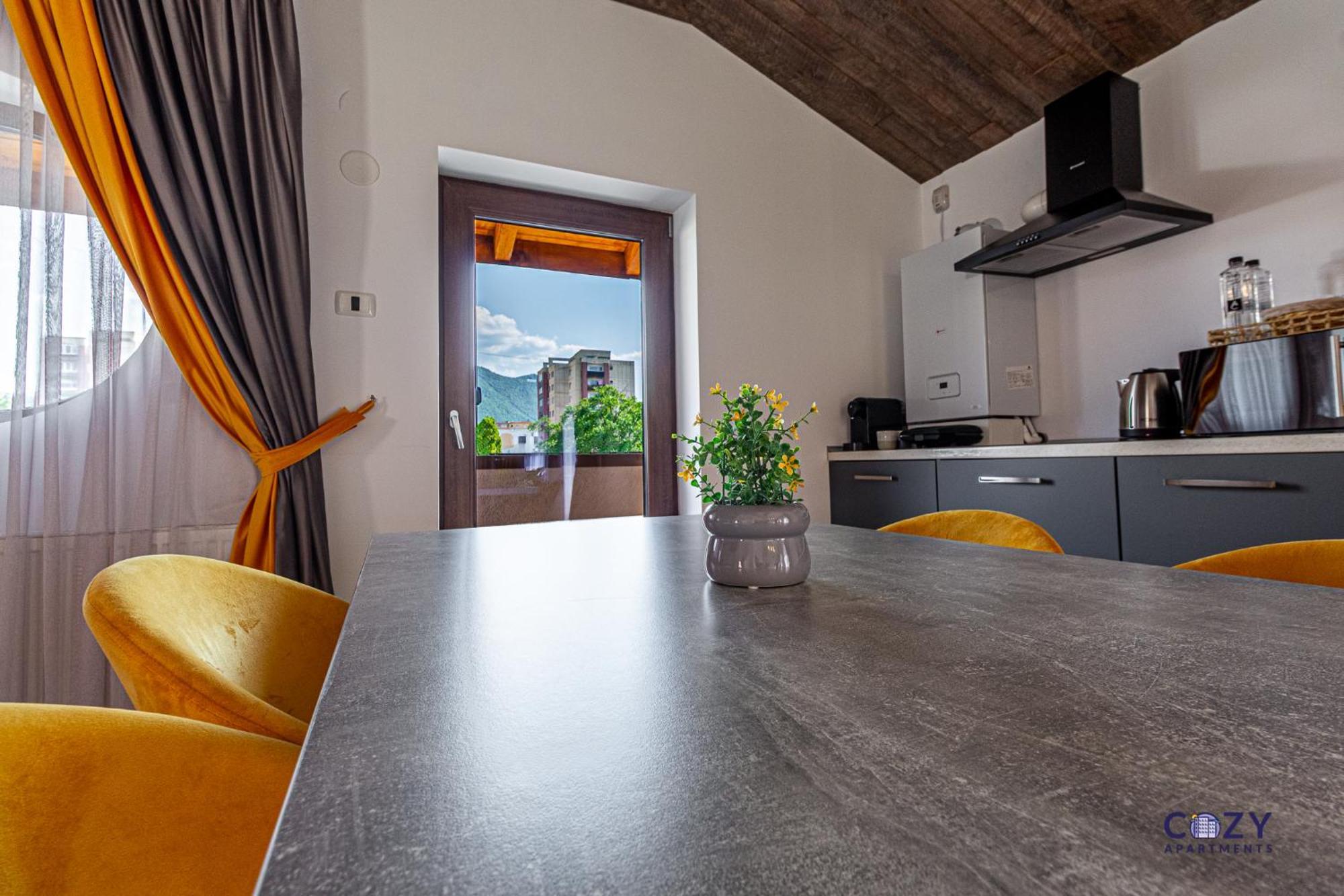 Cozy Brand New Boutique Aparthotel Braşov Esterno foto