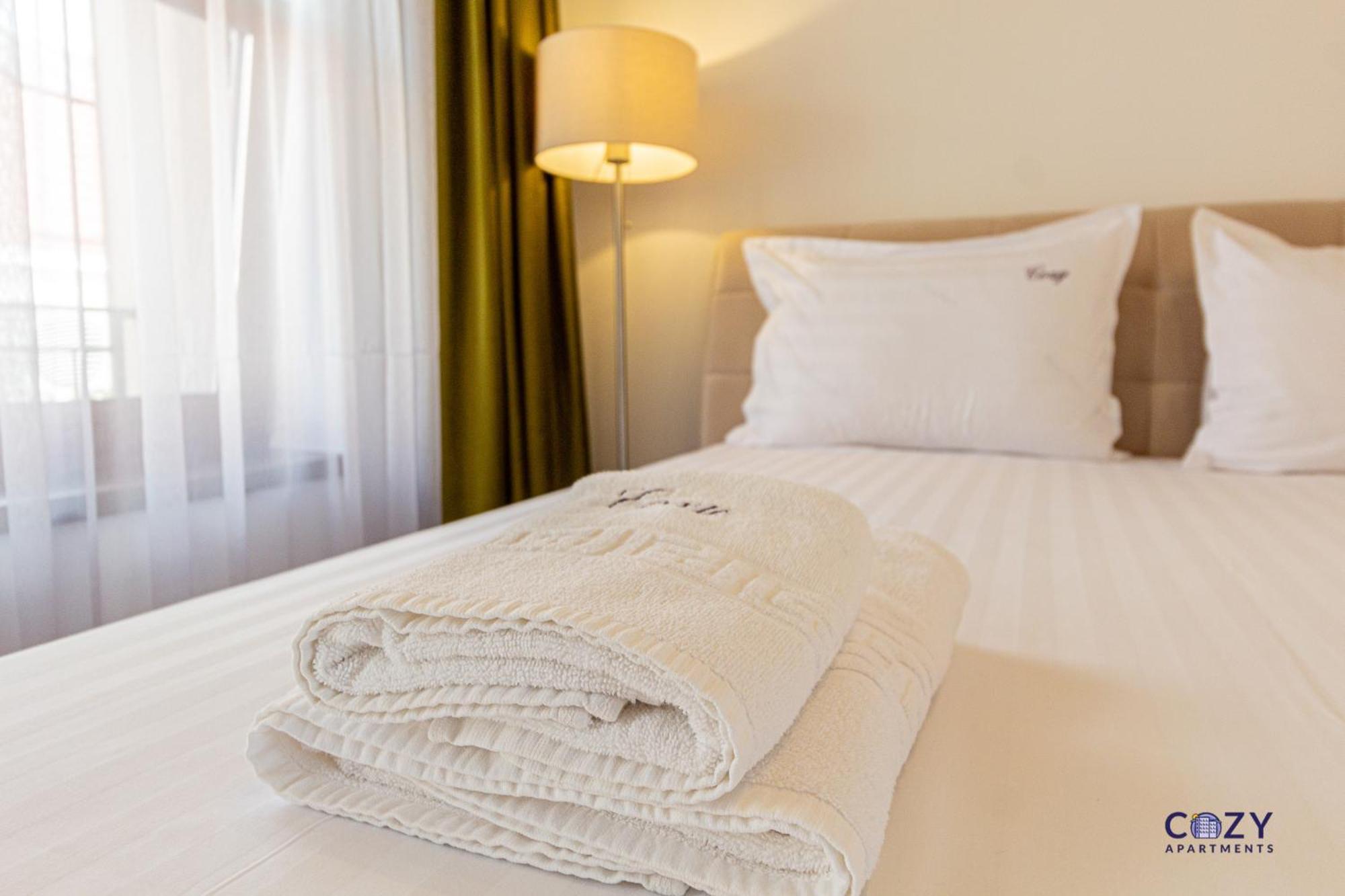 Cozy Brand New Boutique Aparthotel Braşov Esterno foto