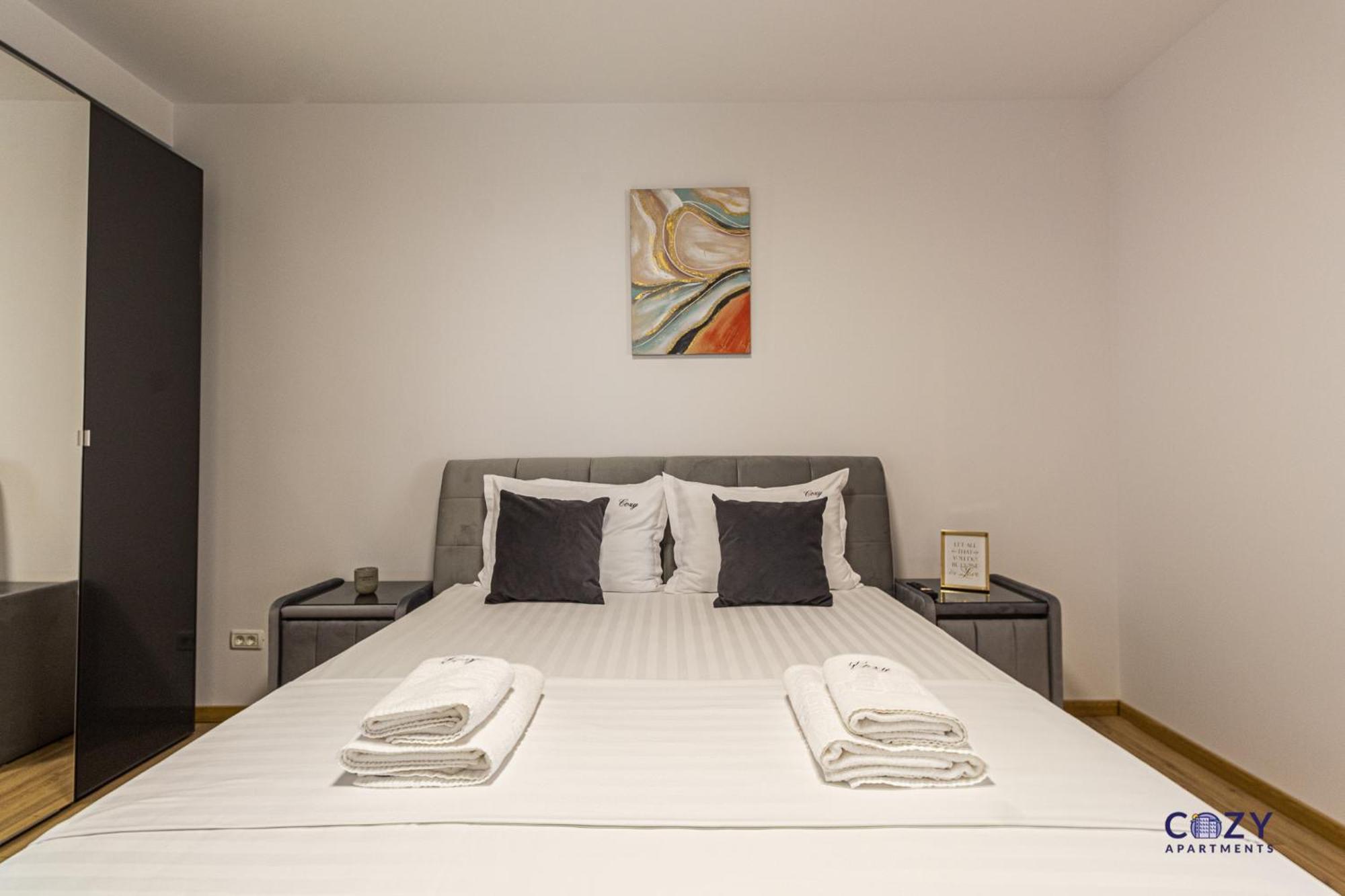 Cozy Brand New Boutique Aparthotel Braşov Esterno foto